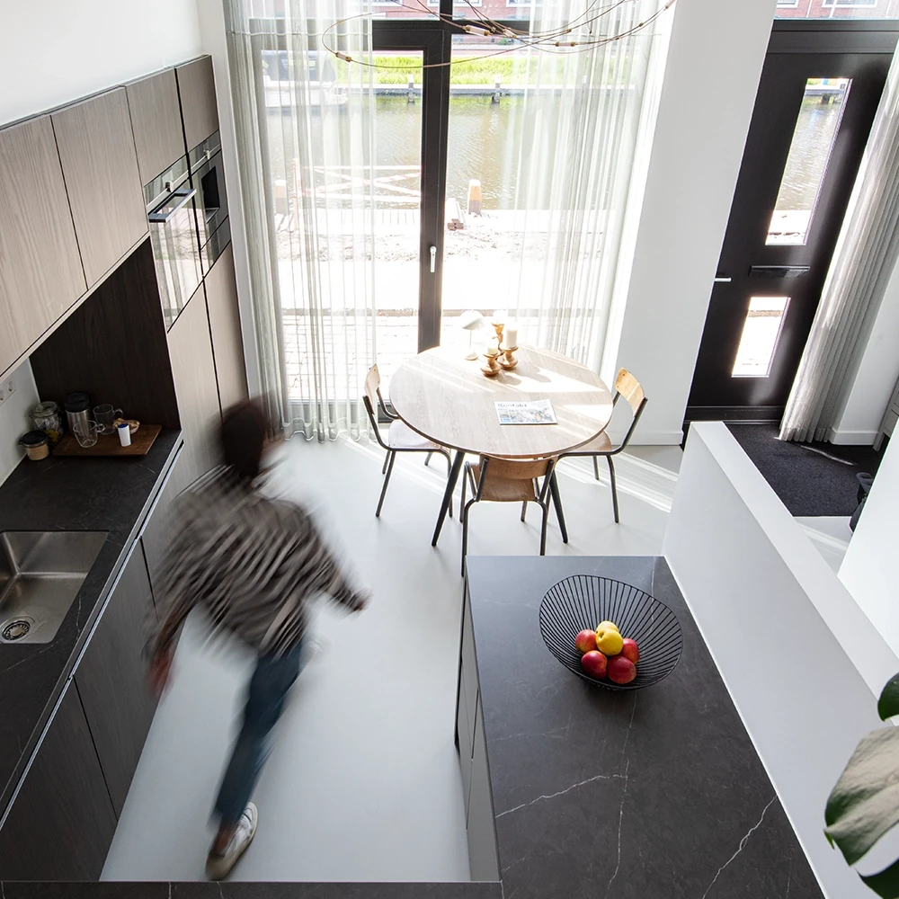 Binnenkijkers - PU gietvloer - splitlevel woning Vianen5 Binnenkijkers - PU gietvloer - splitlevel woning Vianen5