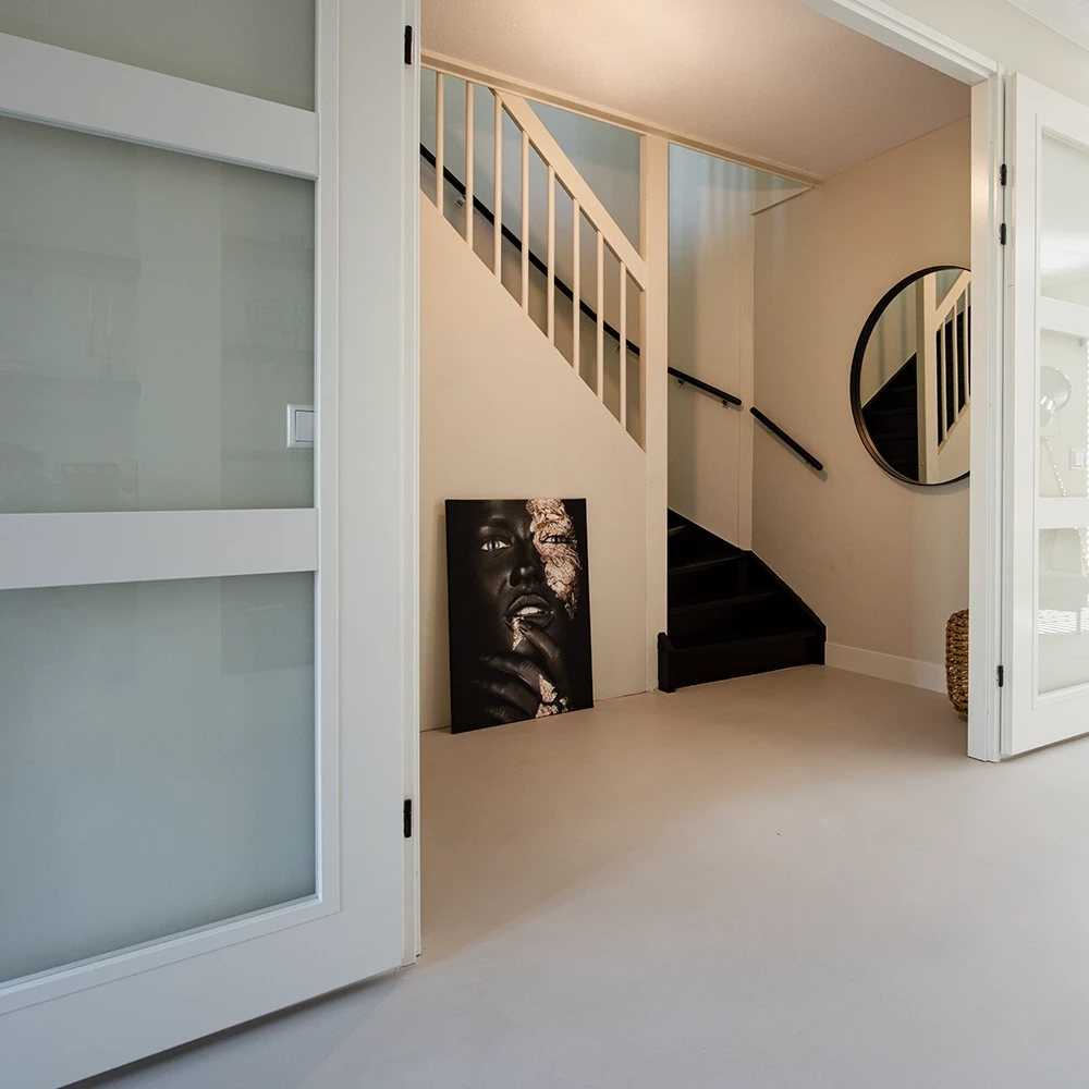 Binnenkijkers - PU gietvloer - woonhuis Gorinchem - GranuFlow gietvloer3 Binnenkijkers - PU gietvloer - woonhuis Gorinchem - GranuFlow gietvloer3