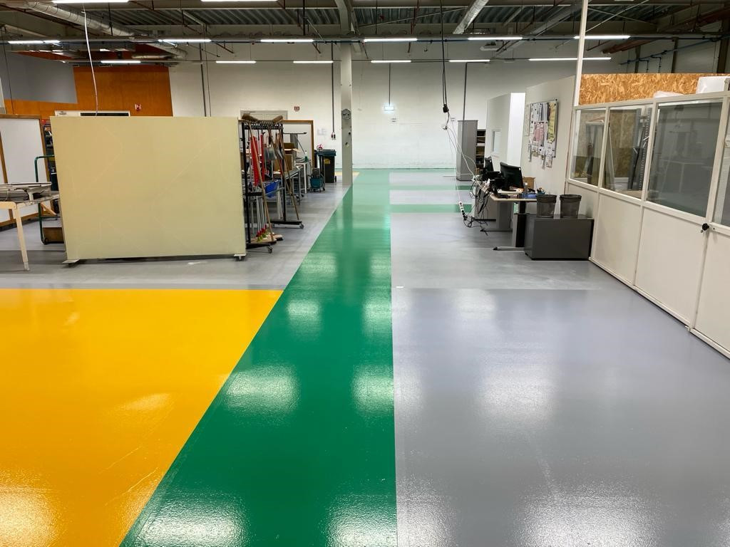 Het herstellen van een gietvloer