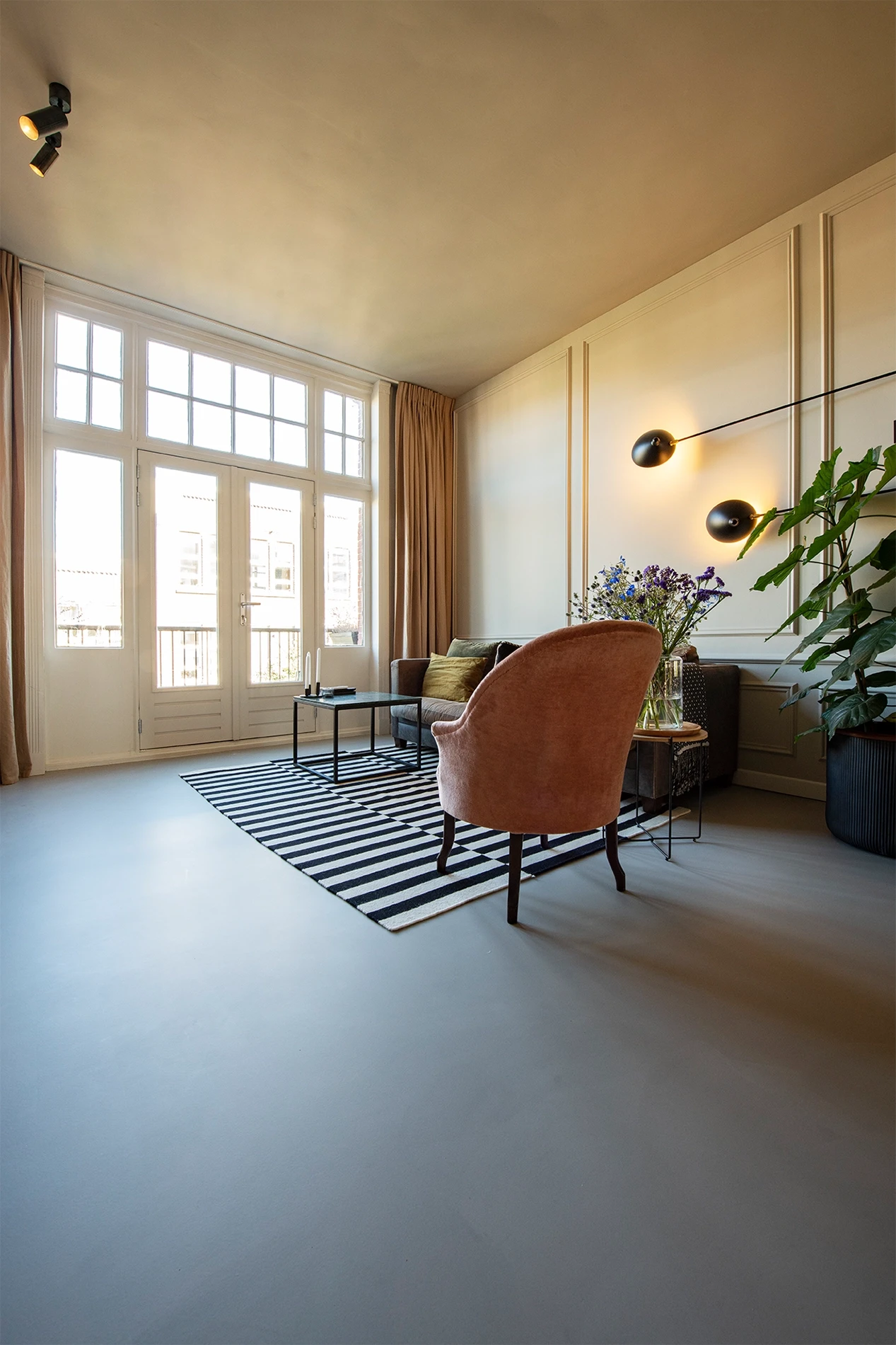 Referentie GranuFlow Amsterdam - Travertin Cafe Mocha10 Referentie GranuFlow  gietvloer Amsterdam - Travertin Cafe Mocha10